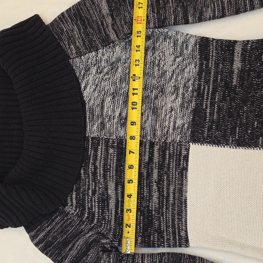 Cache Sweater - Picture 8 of 8